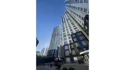 Kuća i okolina; pogled, visoki stropovi