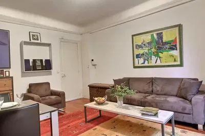 Oturma odası; doğal ışık, modern stil