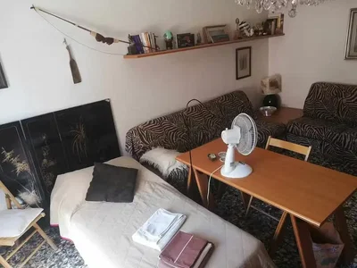 Yatak odası; doğal ışık, rustik stil