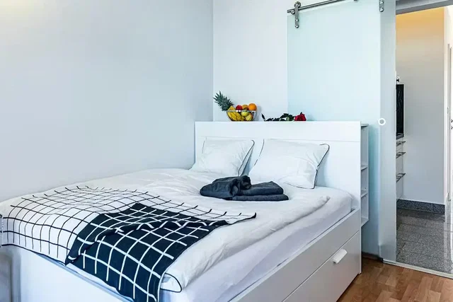 Chambre; lumière naturelle, parquet, style moderne