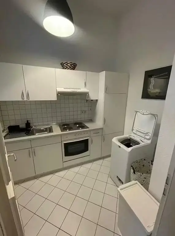 Kuhinja; kuhinjski aparati, pločice, renoviran, prirodno svjetlo
