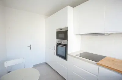 Küche; küchengeräte, tageslicht, moderner stil