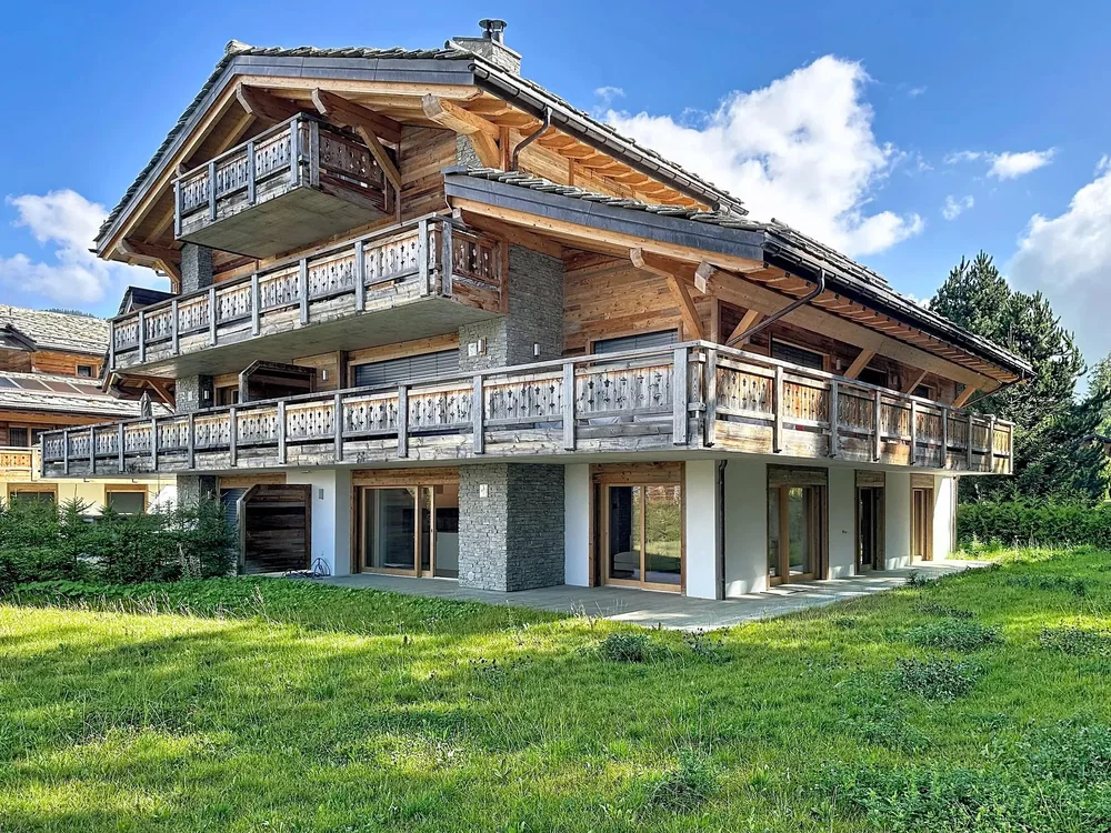 Haus und umgebung; blick, holzbalken, holzboden, tageslicht
