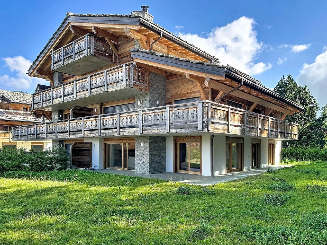 Haus und umgebung; blick, holzbalken, holzboden, tageslicht