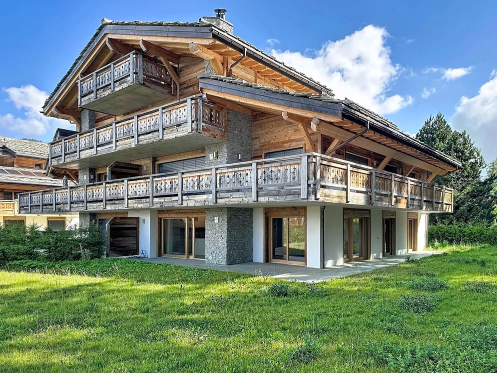 Haus und umgebung; blick, holzbalken, holzboden, tageslicht