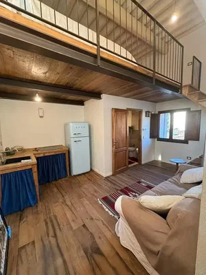 Wohnzimmer; holzboden, tageslicht