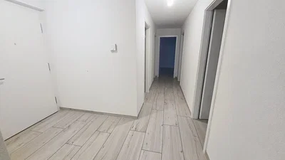 Chambre; carrelage, lumière naturelle