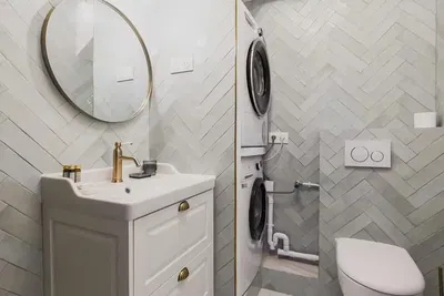 Toilette; fliesenboden, renoviert, tageslicht, moderner stil