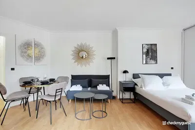 Schlafzimmer; moderner stil, holzboden, tageslicht