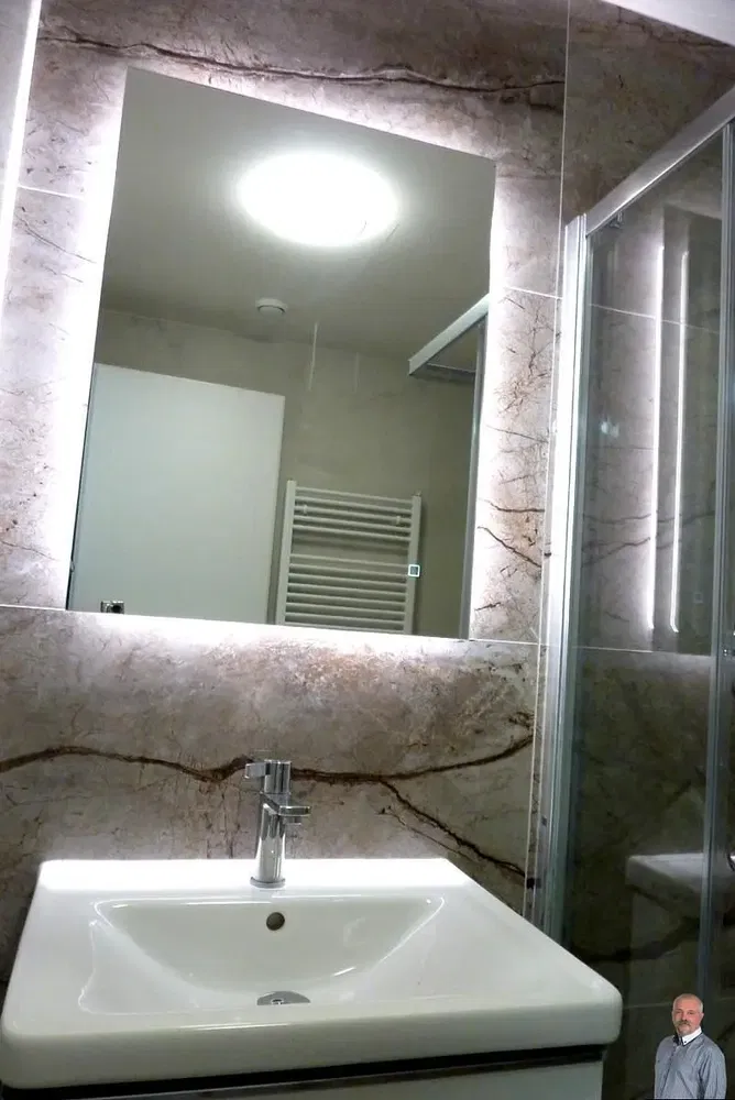Banyo; fayans zemin, tadilatlı, doğal ışık, modern stil