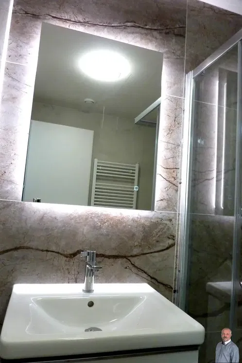 Banyo; fayans zemin, tadilatlı, doğal ışık, modern stil