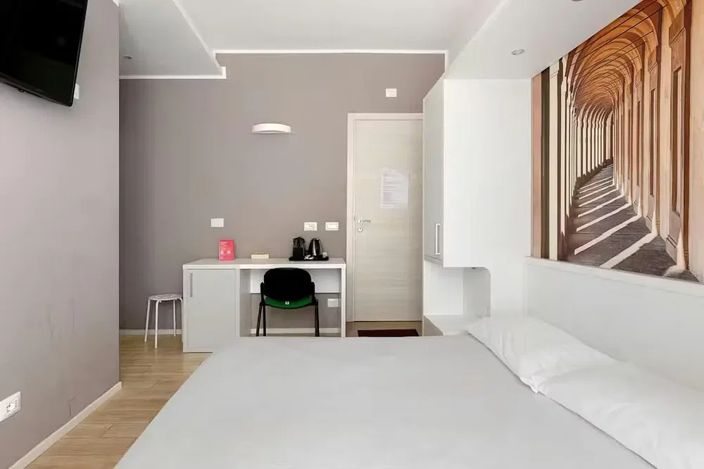 Schlafzimmer; holzboden, tageslicht, moderner stil
