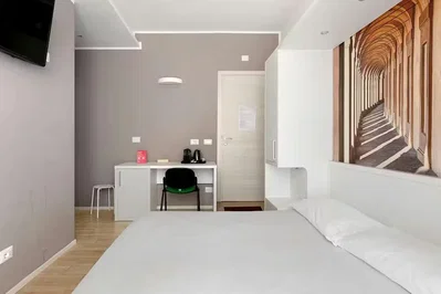 Schlafzimmer; holzboden, tageslicht, moderner stil