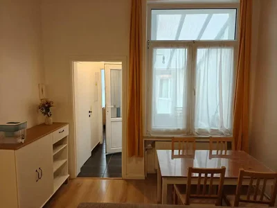 Salon; parquet, lumière naturelle