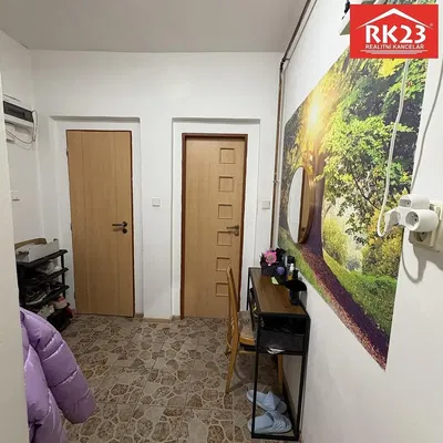 Schlafzimmer; fliesenboden, renovierungsbedürftig