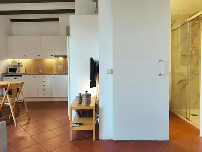 Küche; küchengeräte, fliesenboden, tageslicht