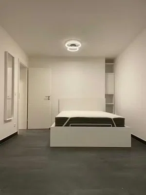 Schlafzimmer; tageslicht, holzboden