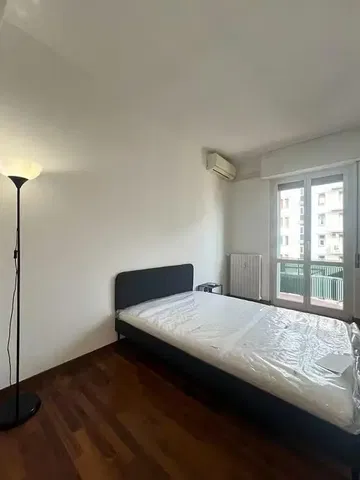 Schlafzimmer; tageslicht, holzboden