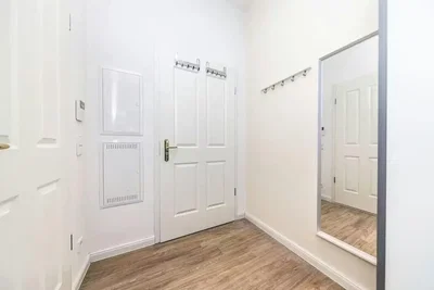 Garderobe; holzboden, tageslicht