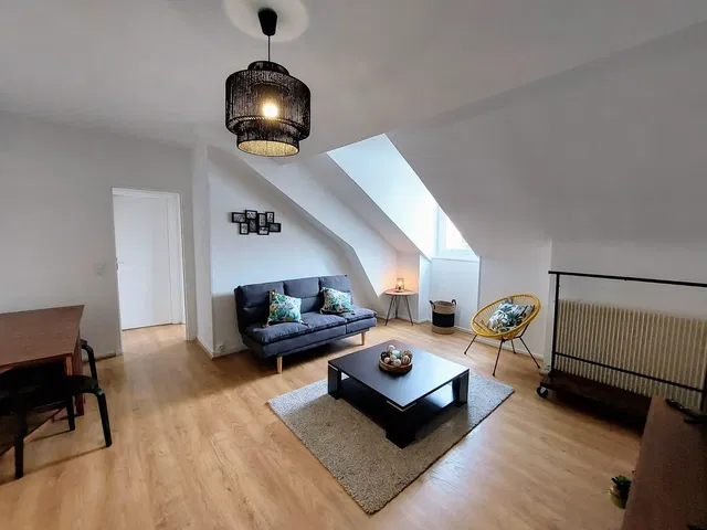 Хол; естествена светлина, модерен стил