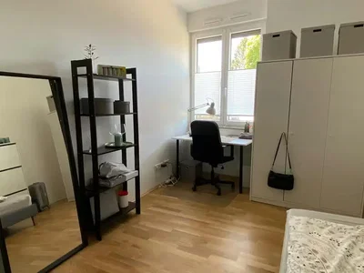 Schlafzimmer; holzboden, tageslicht