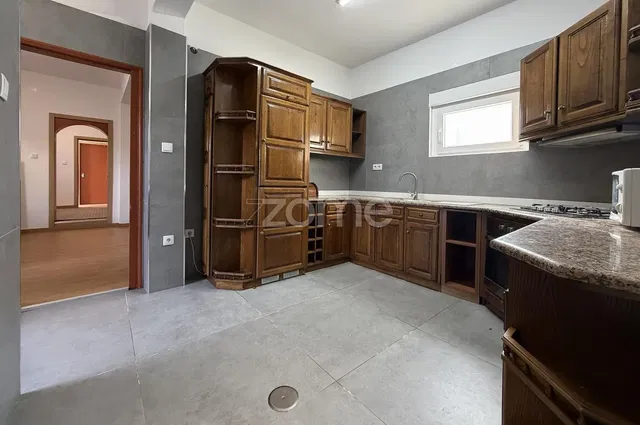 Kuhinja; kućanski aparati, pločice