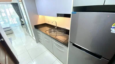 Кухиња; кухињски апарати, плочице, природно светло
