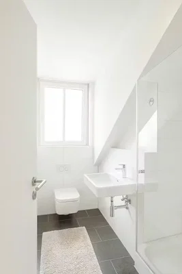 حمام; ضوء طبيعي, أرضية من البلاط