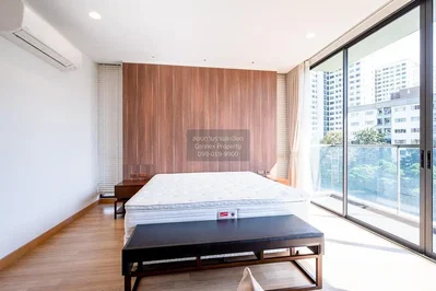Chambre; lumière naturelle, parquet