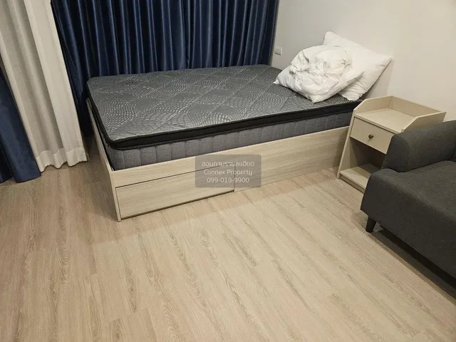 Bedroom; wood floor
