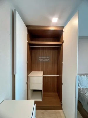 Chambre; poutres en bois, rénové, lumière naturelle