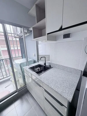 Cuisine; vue, carrelage, rénové