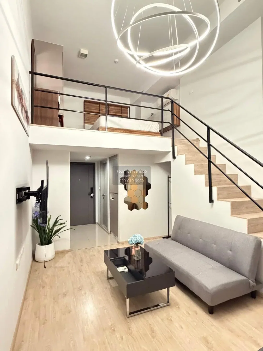 Wohnzimmer; tageslicht, moderner stil, holzboden