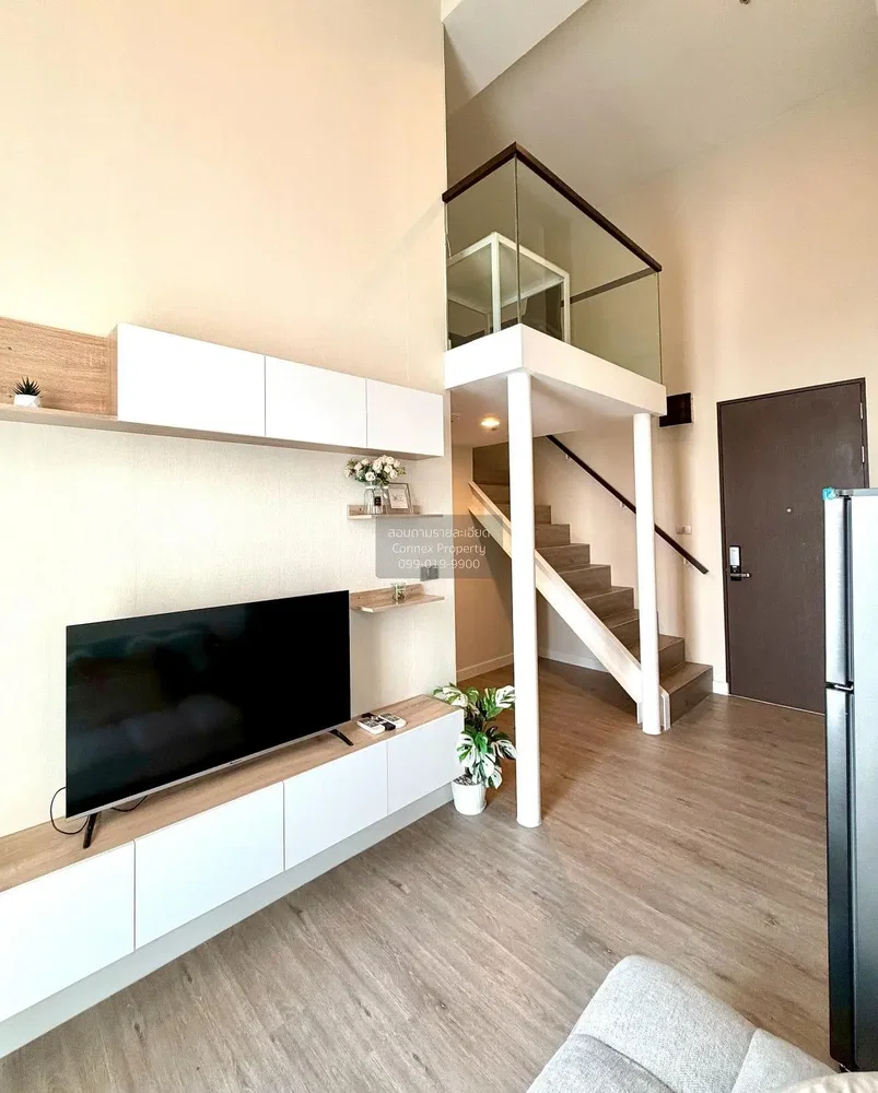 Wohnzimmer; moderner stil, holzboden, tageslicht