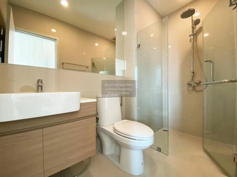 Salle de bain; carrelage, rénové, lumière naturelle