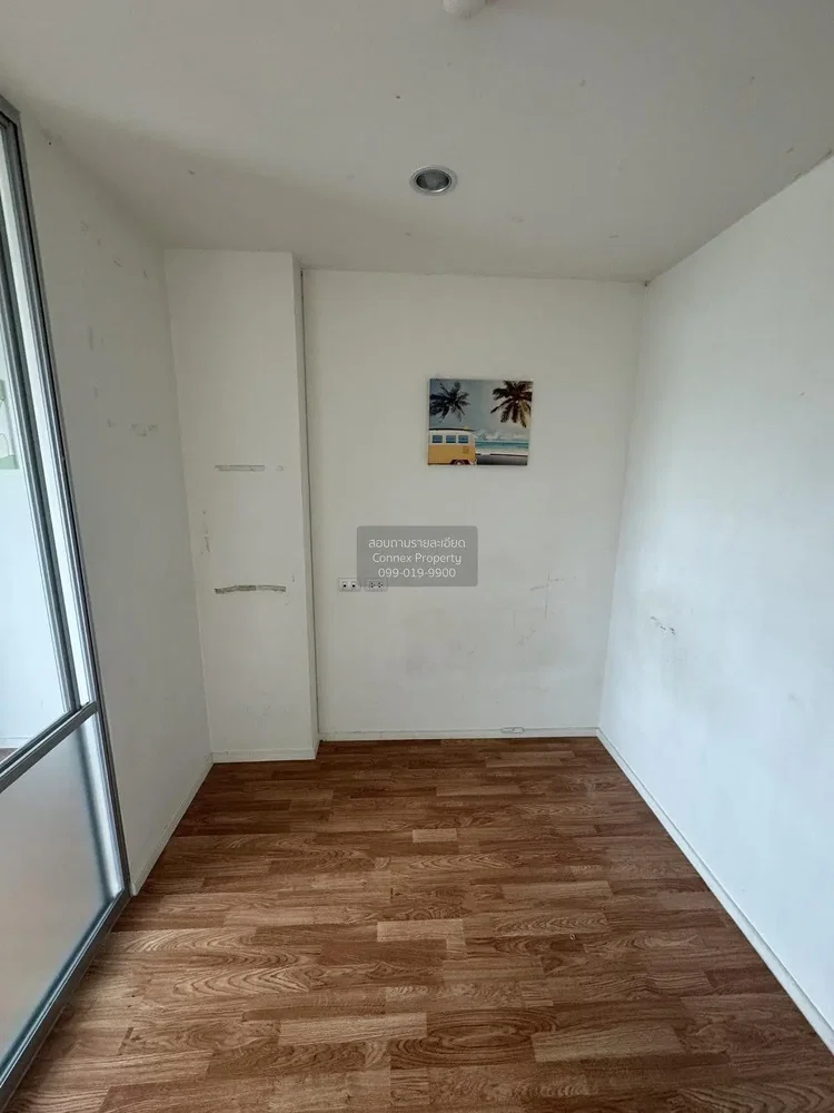 Υπνοδωμάτιο; ξύλινο πάτωμα, φυσικό φως