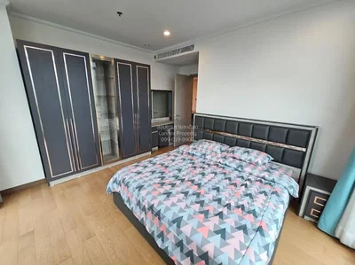 Schlafzimmer; holzboden, tageslicht