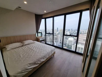 Chambre; vue, parquet, lumière naturelle