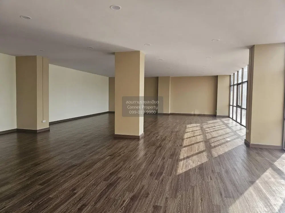 Salon; parquet, lumière naturelle