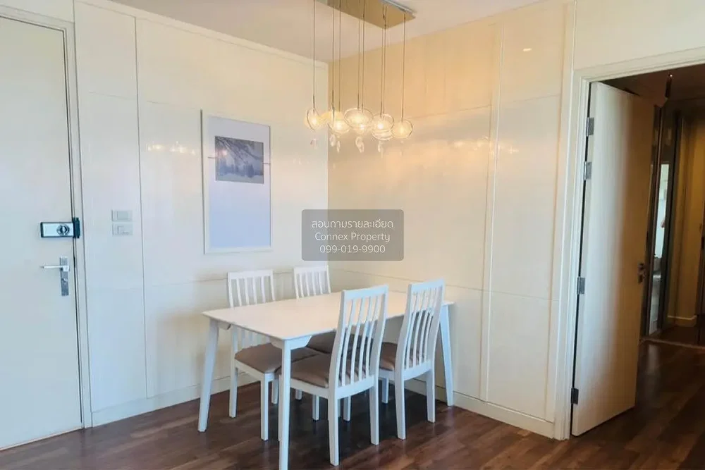 Esszimmer; holzboden, tageslicht, moderner stil