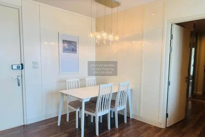 Esszimmer; holzboden, tageslicht, moderner stil