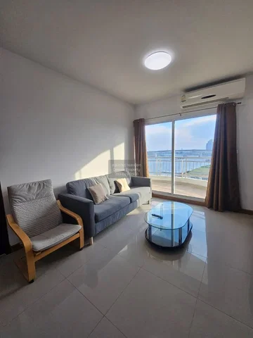 Salón; vista, luz natural, suelo de baldosas