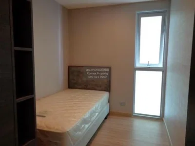 Camera da letto; luce naturale, pavimento in legno