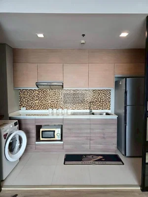Cozinha; eletrodomésticos, chão de azulejo, renovado, luz natural, estilo moderno