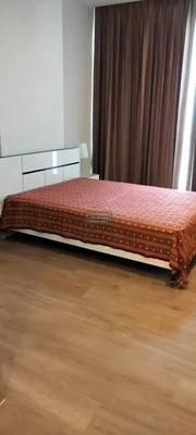 Schlafzimmer; holzboden, tageslicht