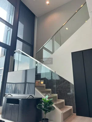 Wohnzimmer; hohe decken, tageslicht, moderner stil
