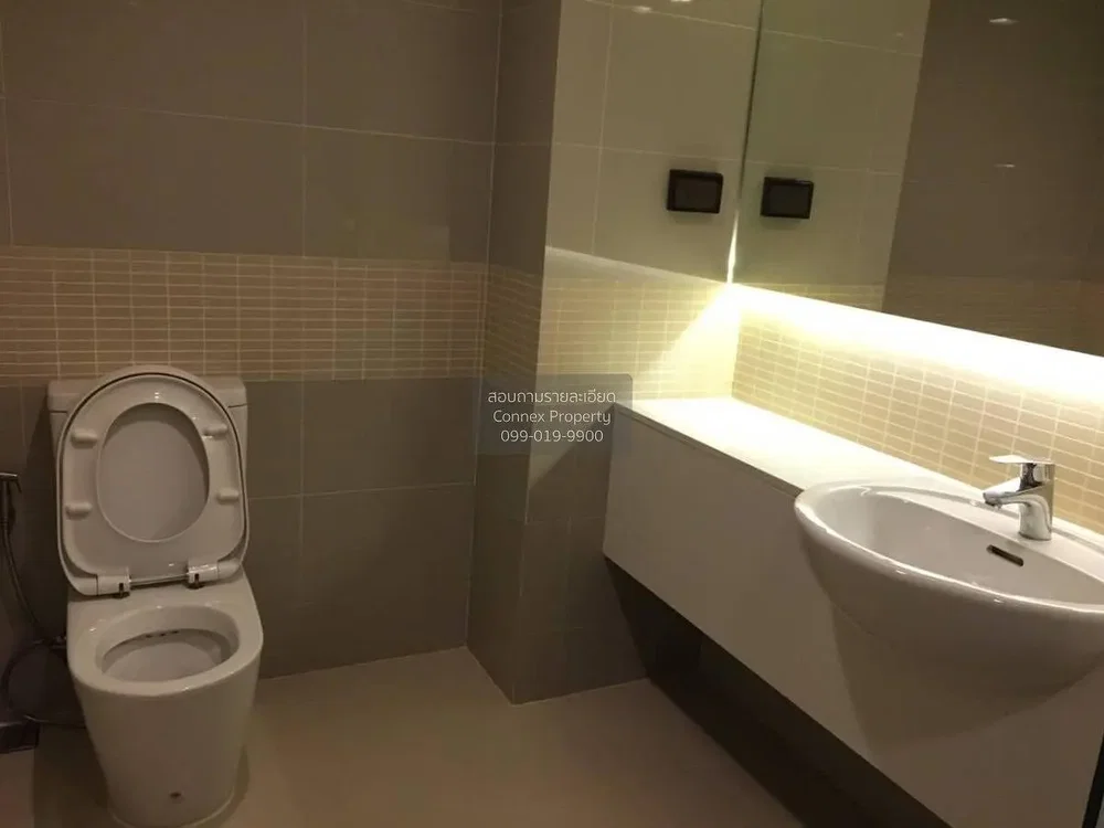 Toilette; fliesenboden, renoviert