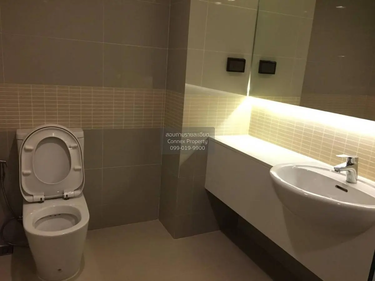 Toilette; fliesenboden, renoviert