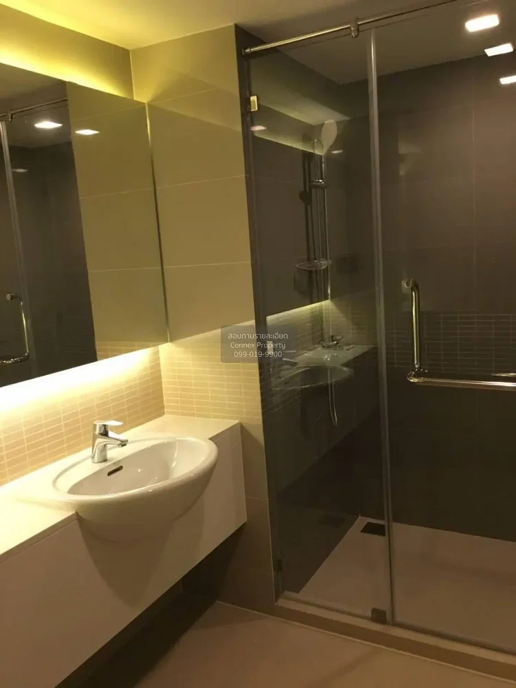 Badezimmer; fliesenboden, renoviert, tageslicht, moderner stil