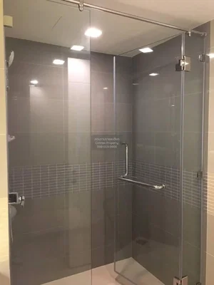Badezimmer; fliesenboden, tageslicht, renoviert